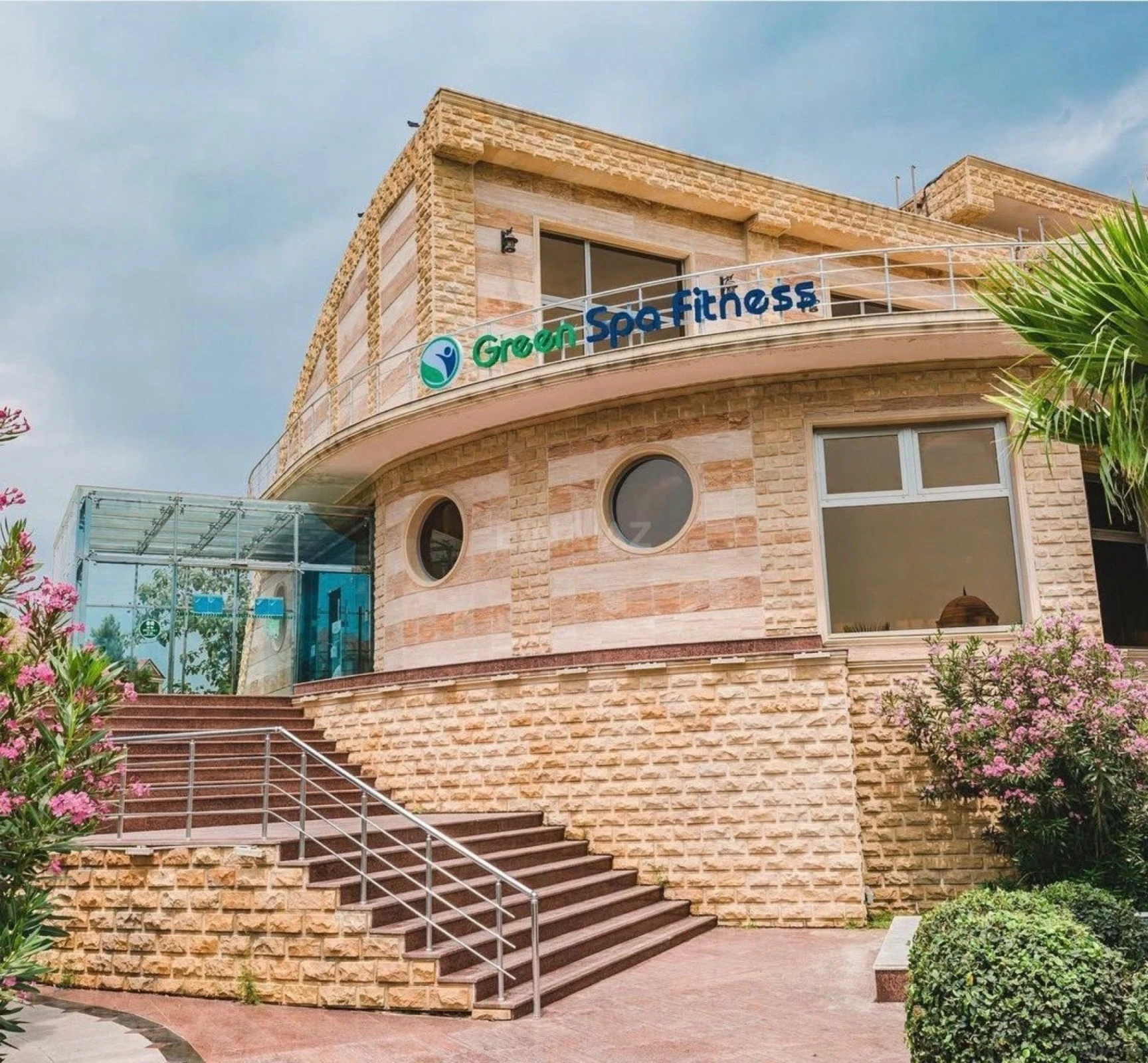 Satılır 7 otaqlı həyət evi 473.3 m²