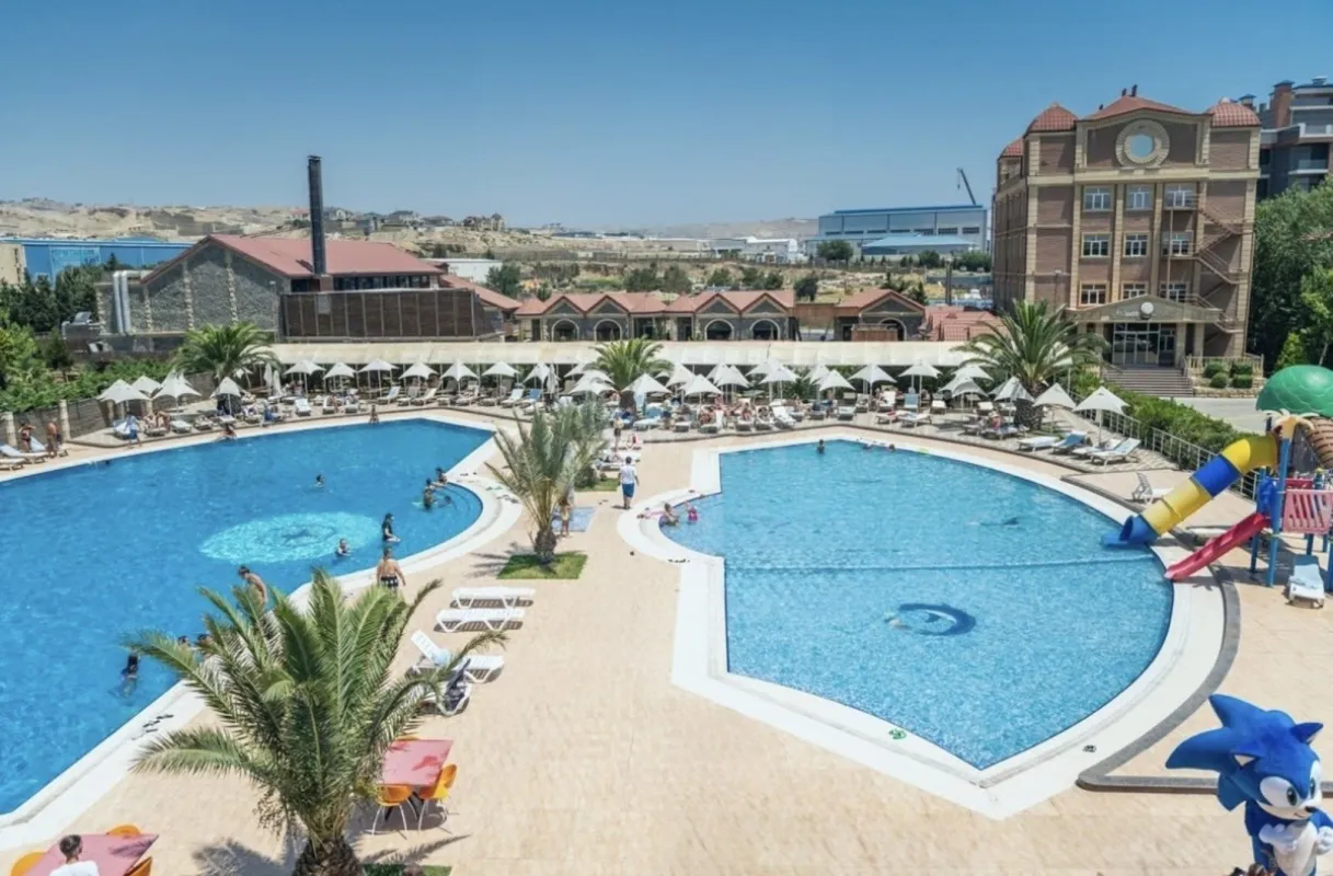 Satılır 7 otaqlı həyət evi 473.3 m²