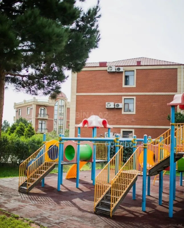 Satılır 7 otaqlı həyət evi 473.3 m²