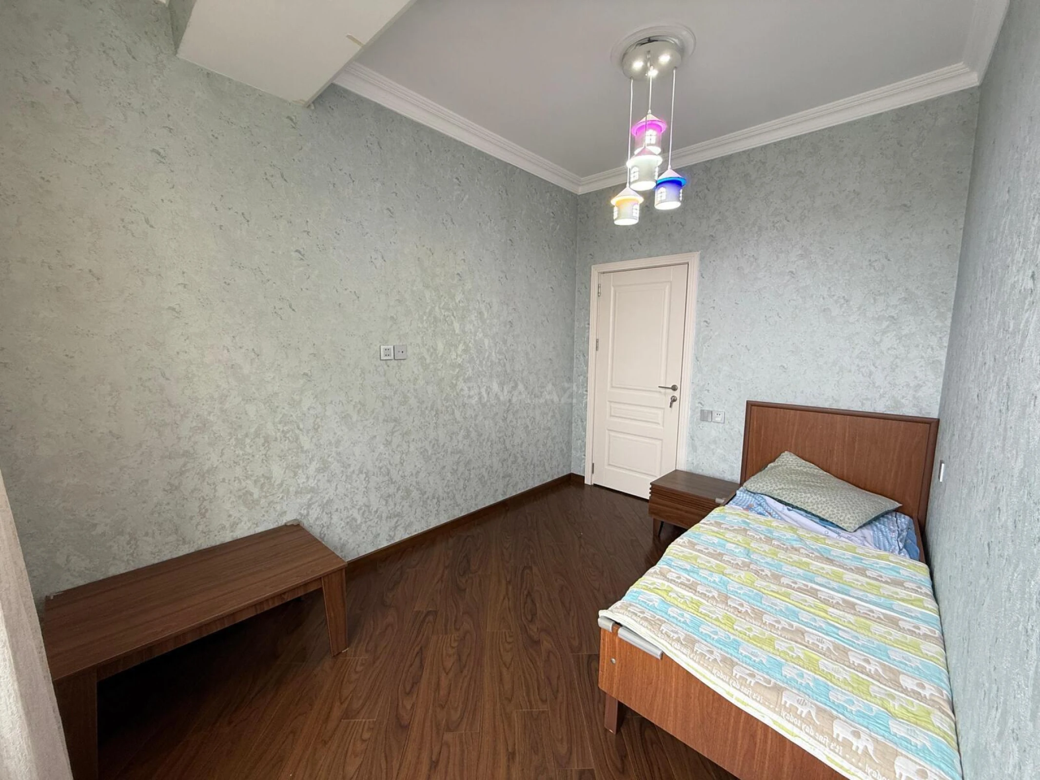 Kirayə verilir 3 otaqlı mənzil 130 m²