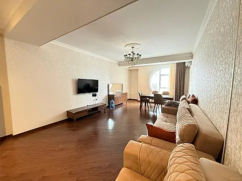 Kirayə verilir 3 otaqlı mənzil 130 m²