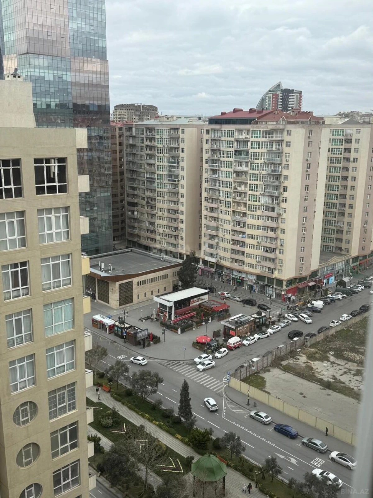 Kirayə verilir 3 otaqlı mənzil 130 m²