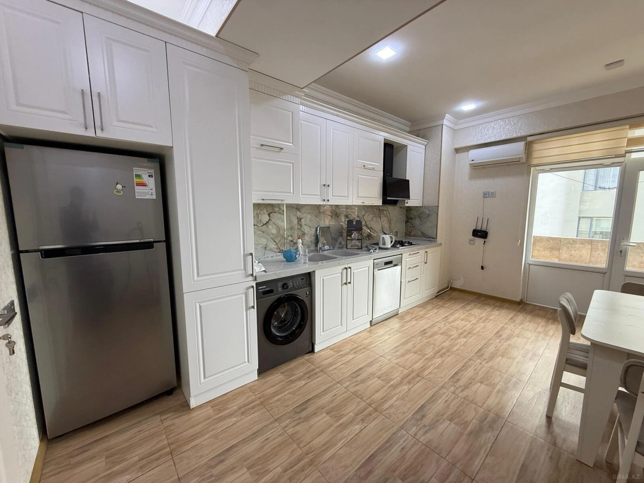 Kirayə verilir 3 otaqlı mənzil 130 m²