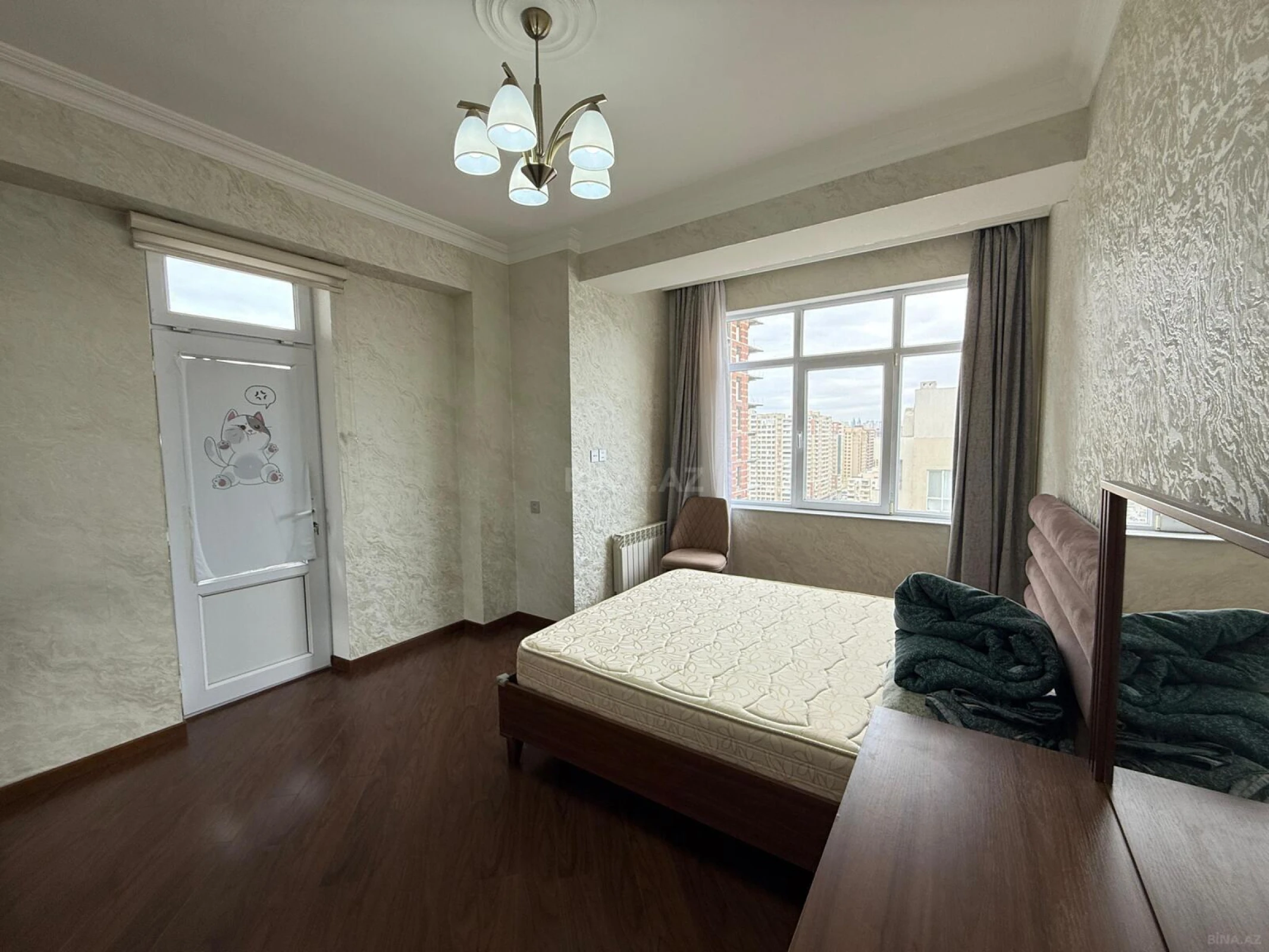 Kirayə verilir 3 otaqlı mənzil 130 m²