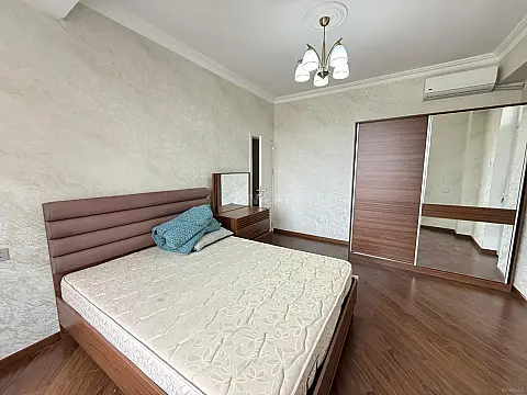 Kirayə verilir 3 otaqlı mənzil 130 m²
