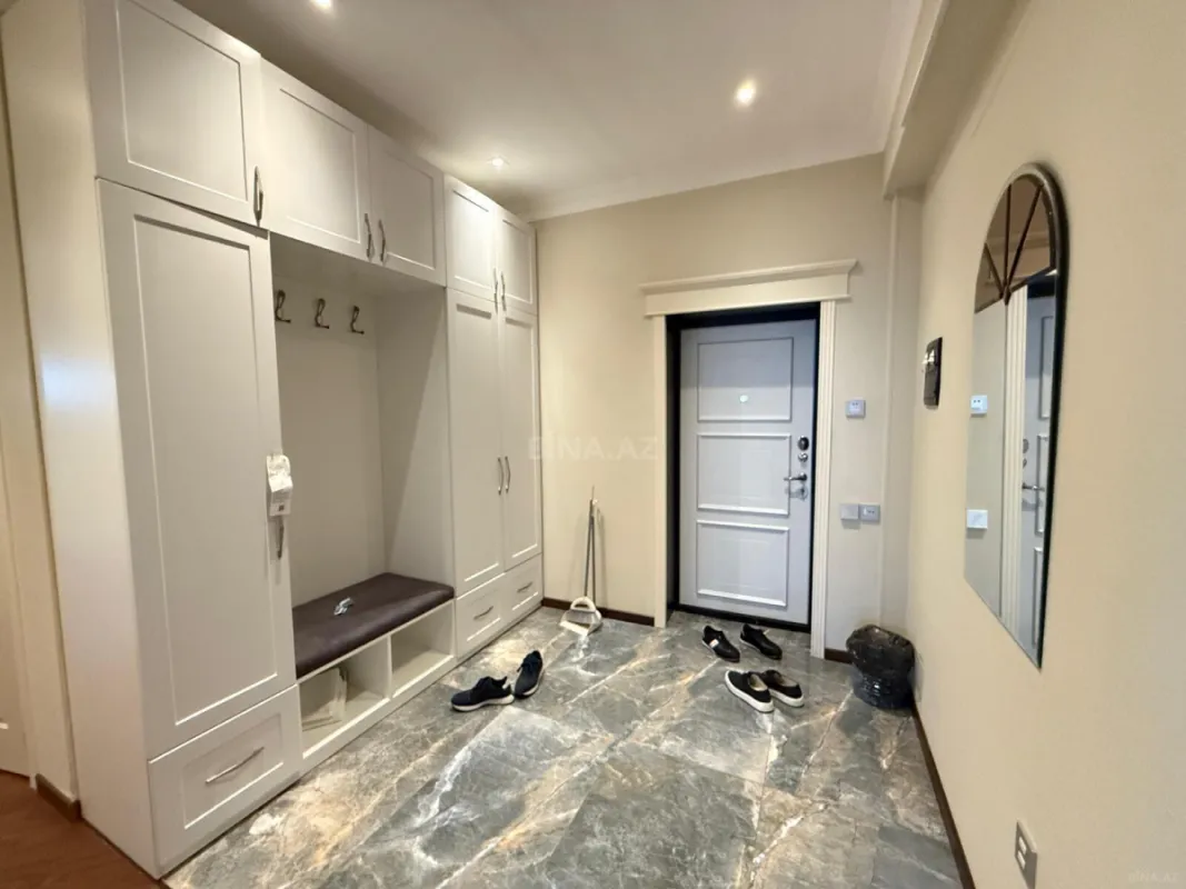 Kirayə verilir 3 otaqlı mənzil 130 m²