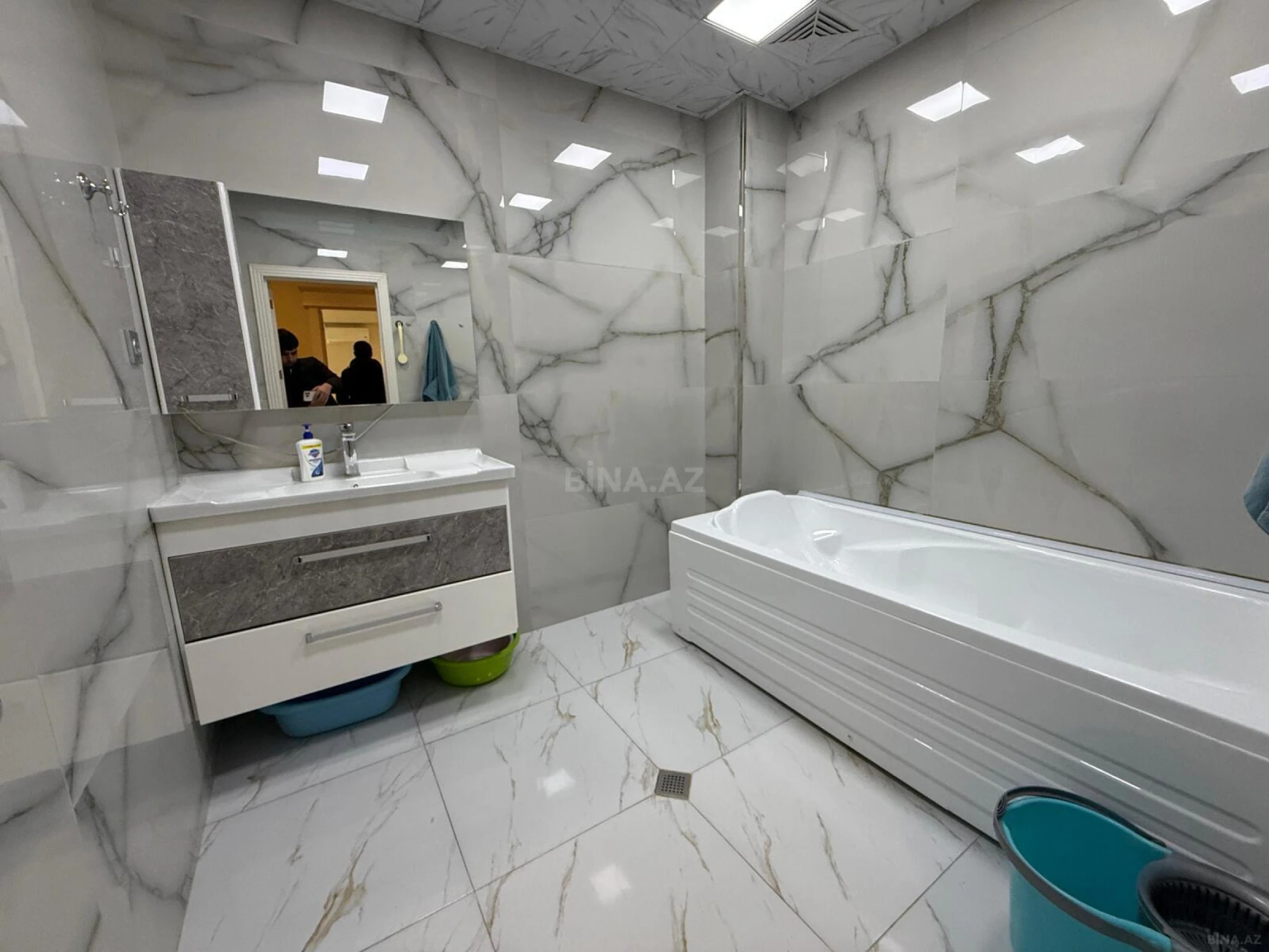 Kirayə verilir 3 otaqlı mənzil 130 m²