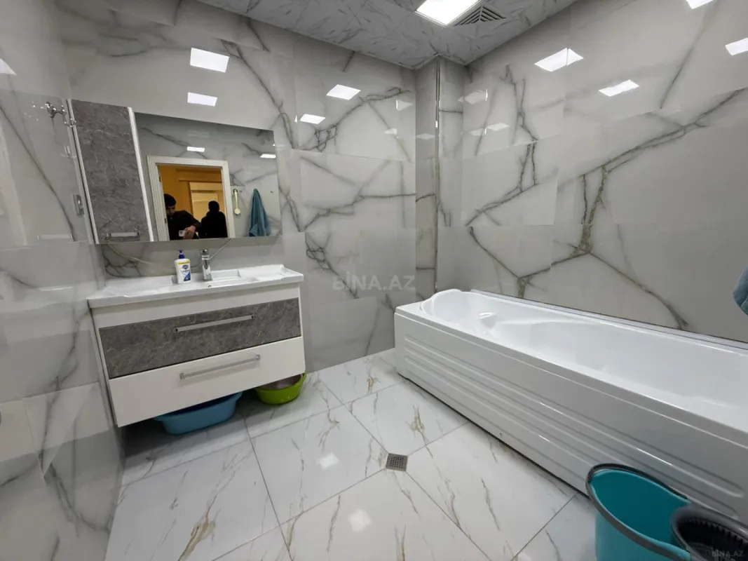 Kirayə verilir 3 otaqlı mənzil 130 m²