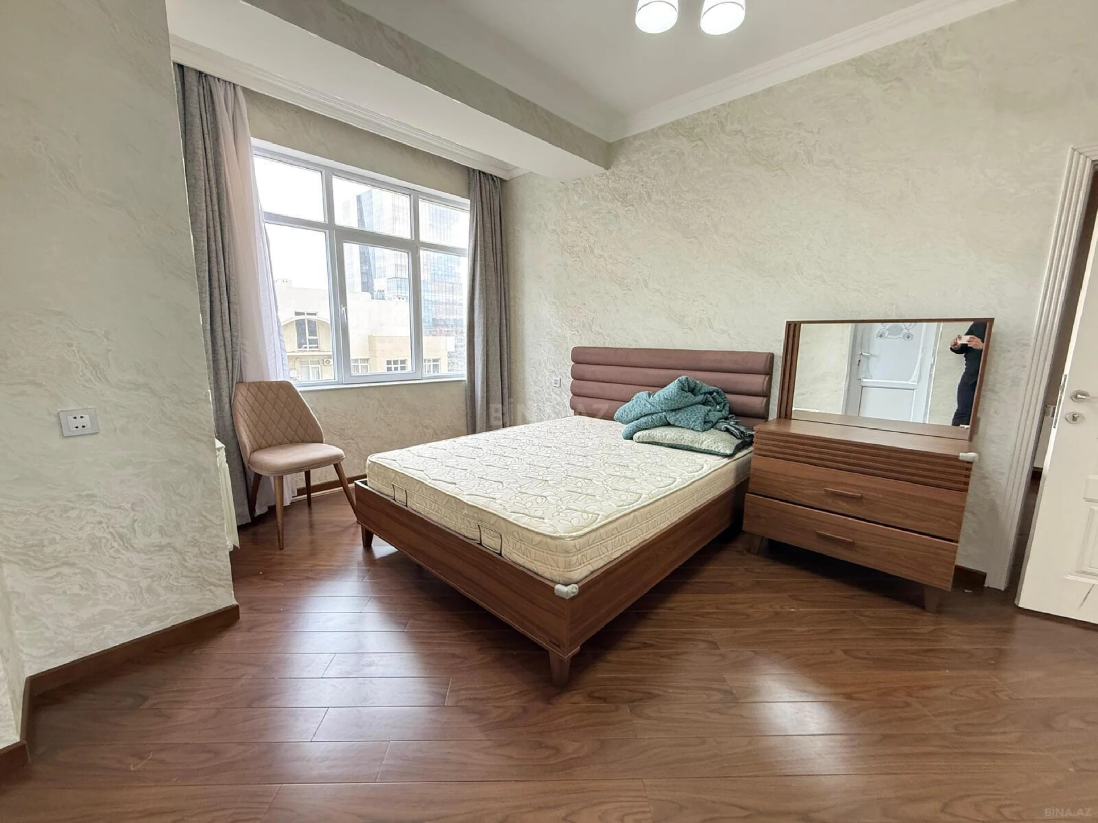 Kirayə verilir 3 otaqlı mənzil 130 m²