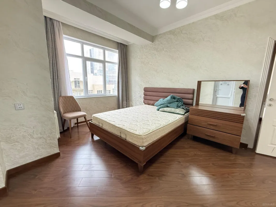 Kirayə verilir 3 otaqlı mənzil 130 m²