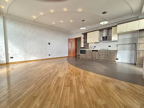 Satılır 3 otaqlı mənzil 120 m² — Bakı, İnşaatçılar 3 otaq 120.00 m²