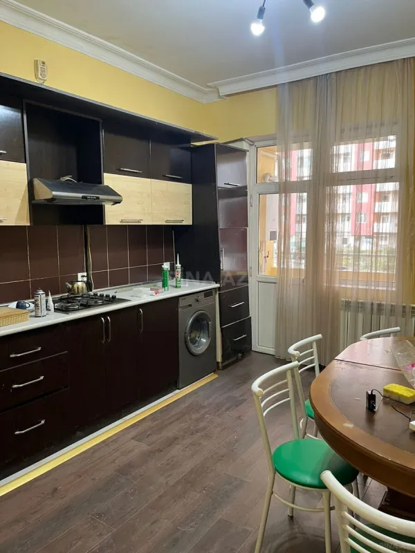 Kirayə verilir 3 otaqlı mənzil 121 m²