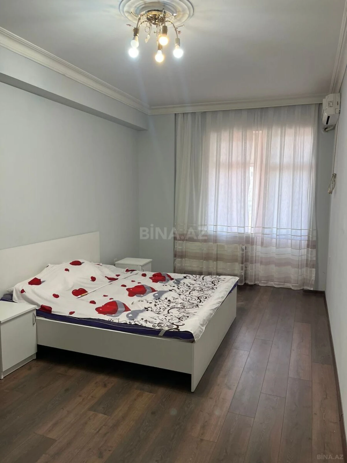 Kirayə verilir 3 otaqlı mənzil 121 m²