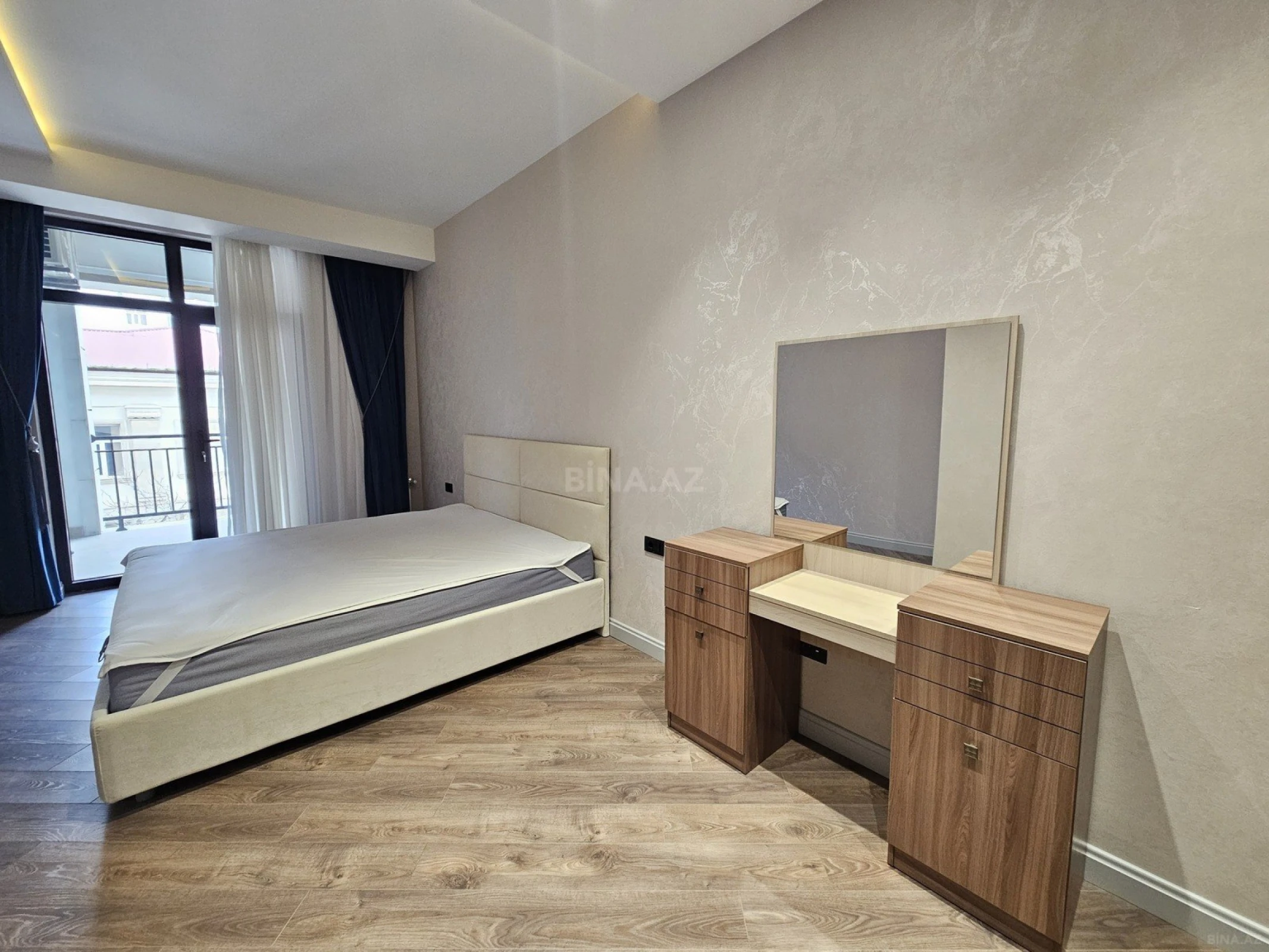 Kirayə verilir 2 otaqlı mənzil 70 m²