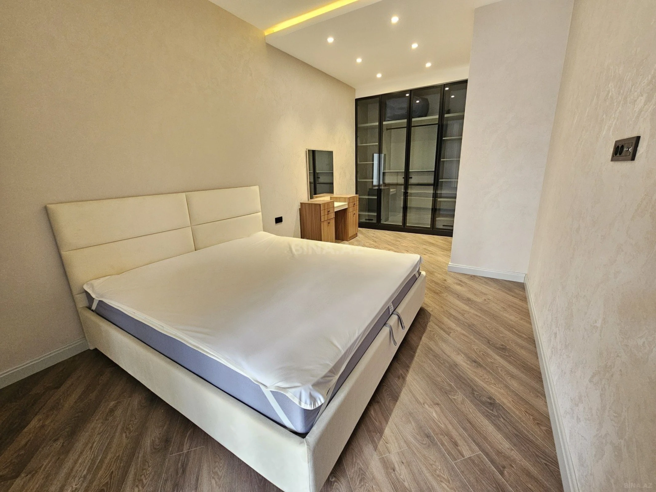 Kirayə verilir 2 otaqlı mənzil 70 m²