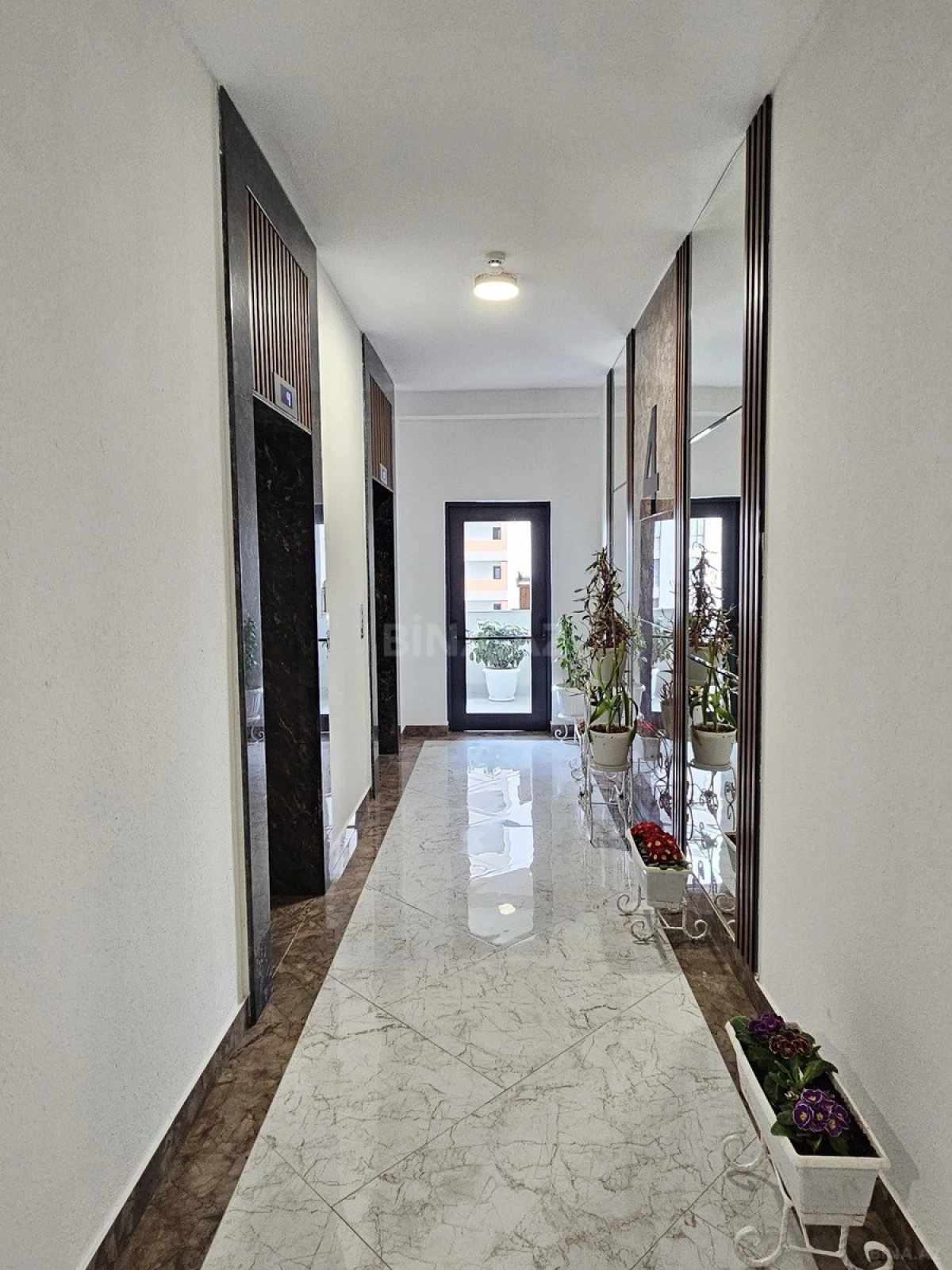 Kirayə verilir 2 otaqlı mənzil 70 m²
