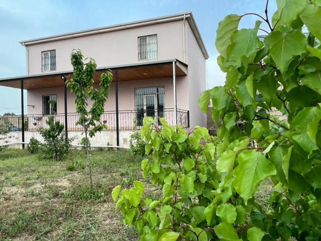Satılır 4 otaqlı həyət evi 216 m²