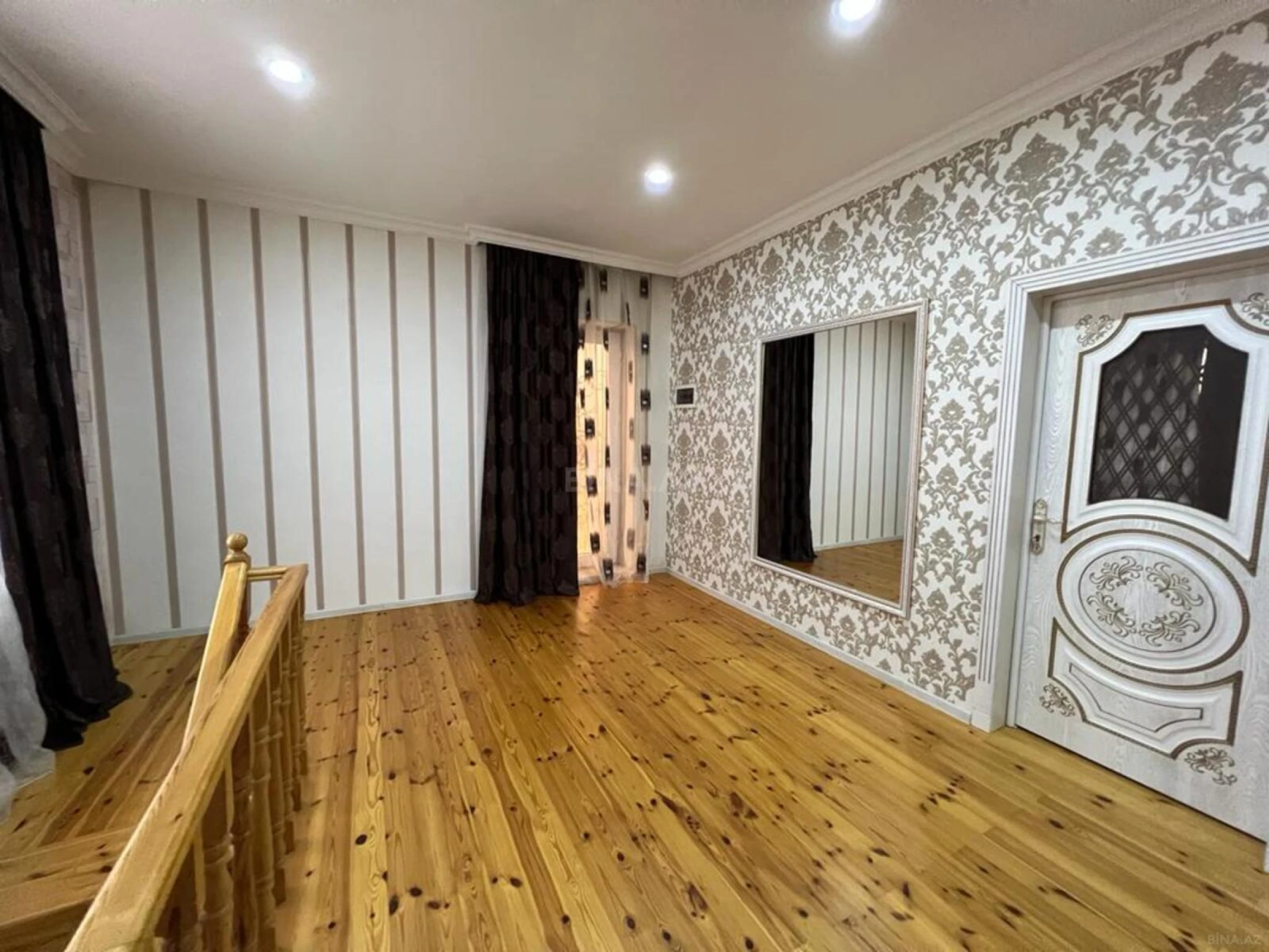 Satılır 4 otaqlı həyət evi 216 m²