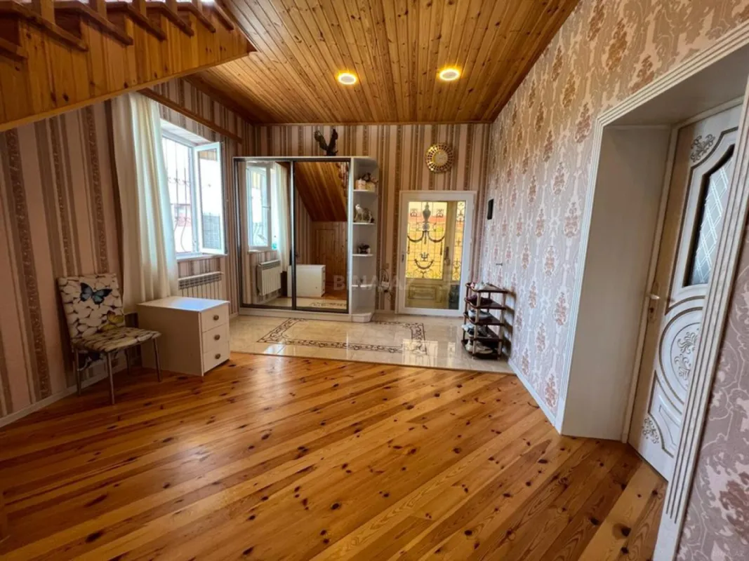 Satılır 4 otaqlı həyət evi 216 m²