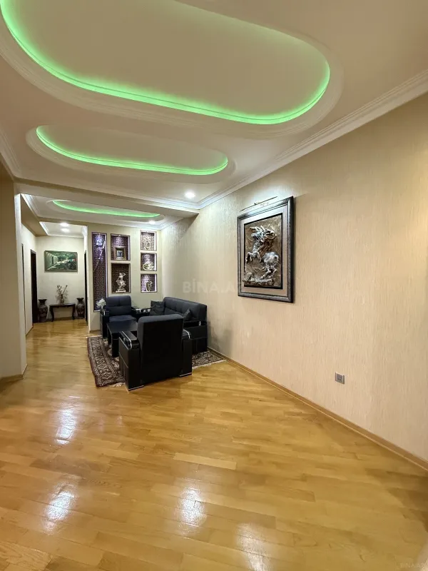 Satılır 3 otaqlı mənzil 141 m²