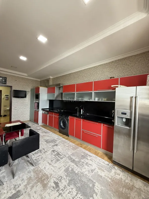 Satılır 3 otaqlı mənzil 141 m²