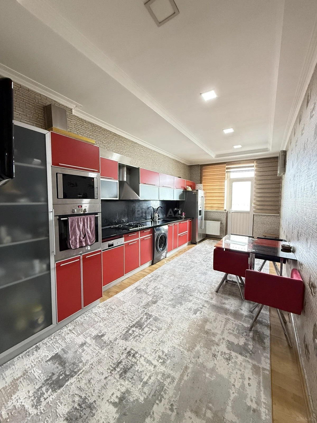 Satılır 3 otaqlı mənzil 141 m²