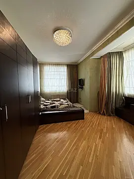 Satılır 3 otaqlı mənzil 141 m²