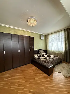 Satılır 3 otaqlı mənzil 141 m²