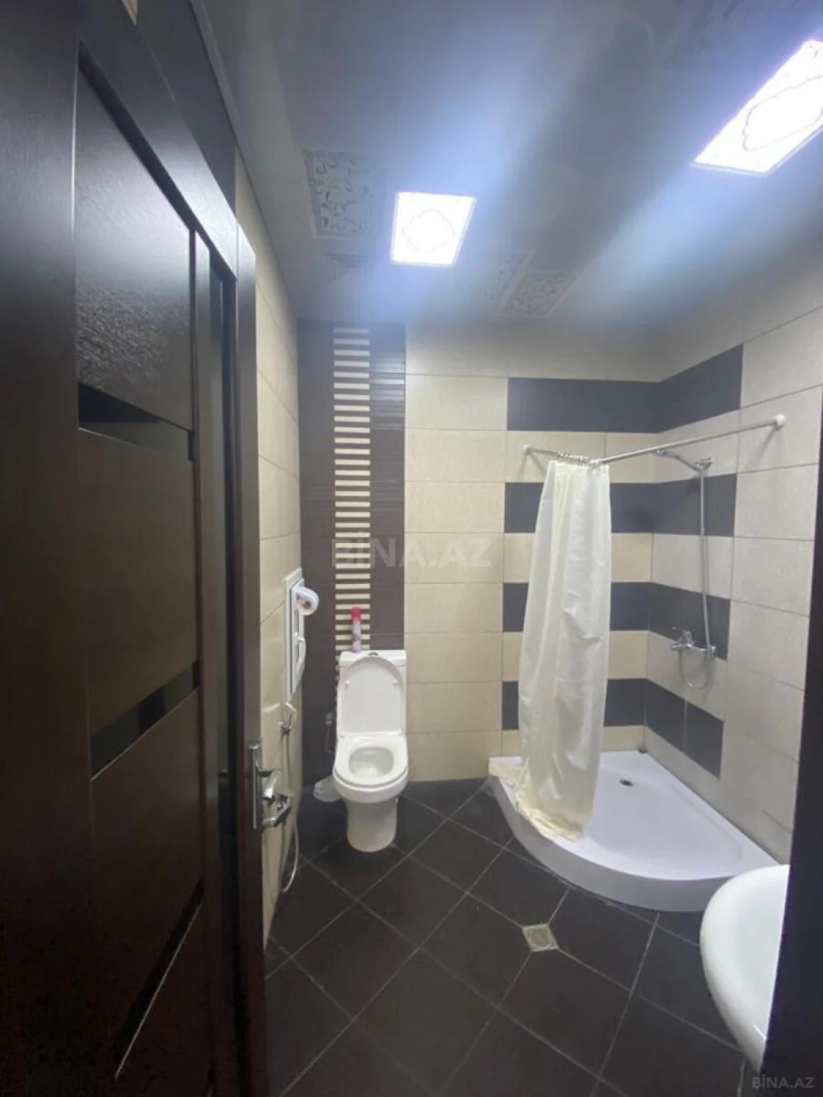 Kirayə verilir 3 otaqlı mənzil 145 m²