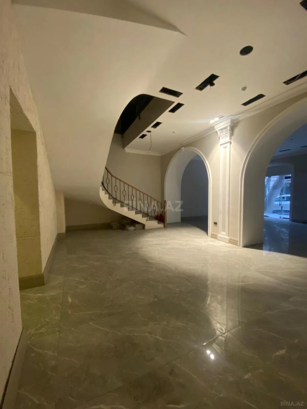 Kirayə verilir obyekt 300 m²