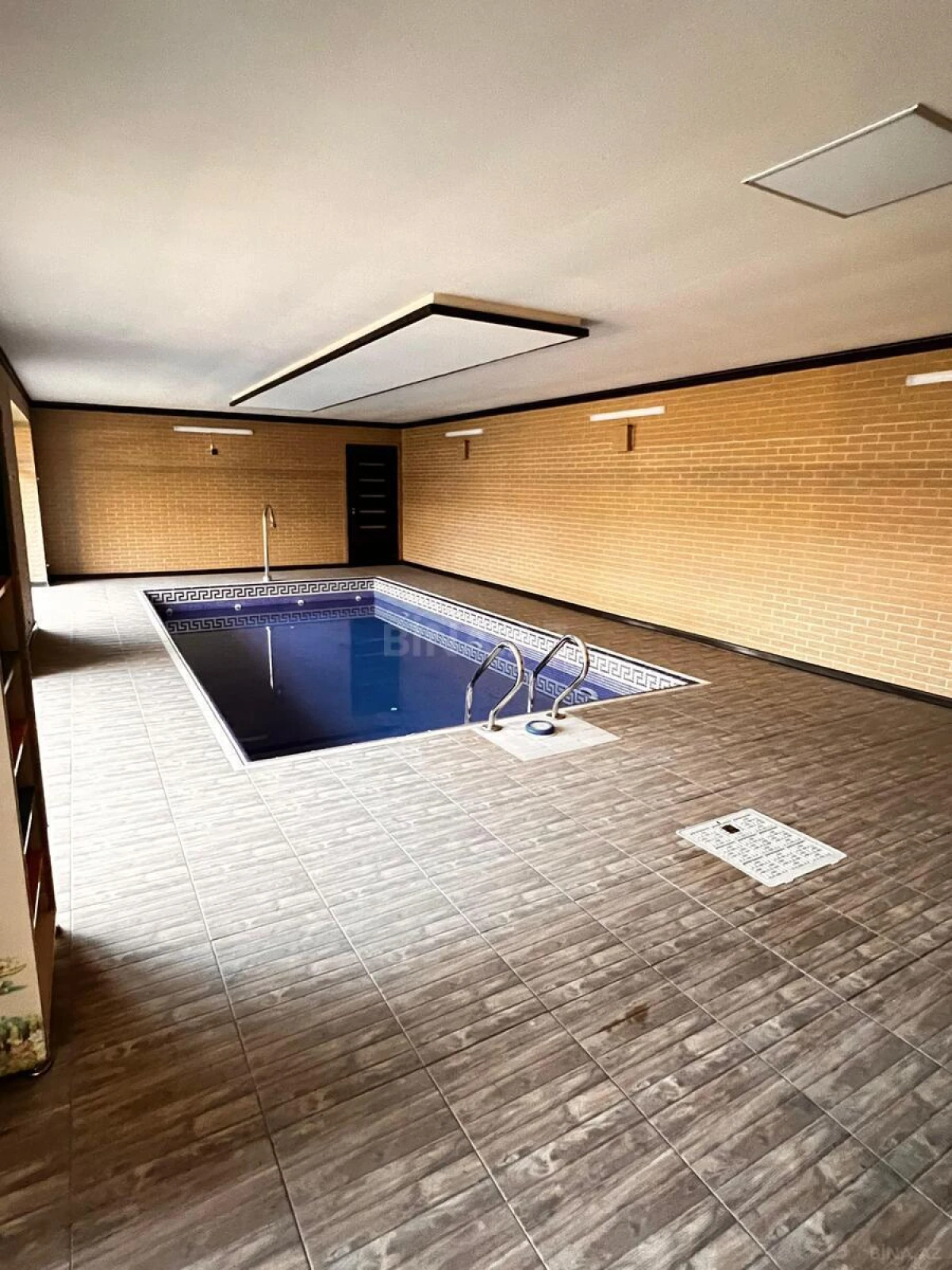 Satılır 8 otaqlı həyət evi 414 m²