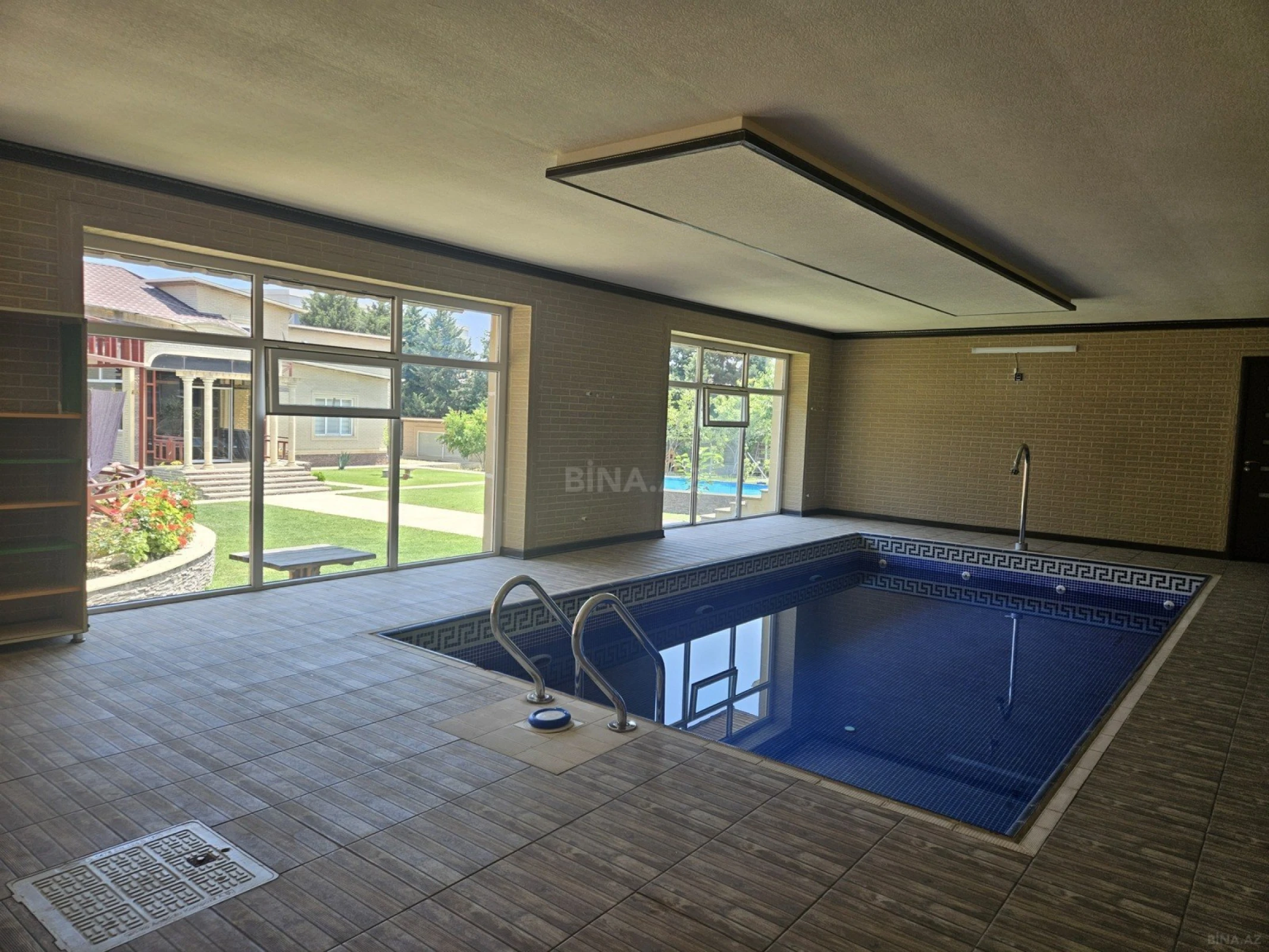 Satılır 8 otaqlı həyət evi 414 m²