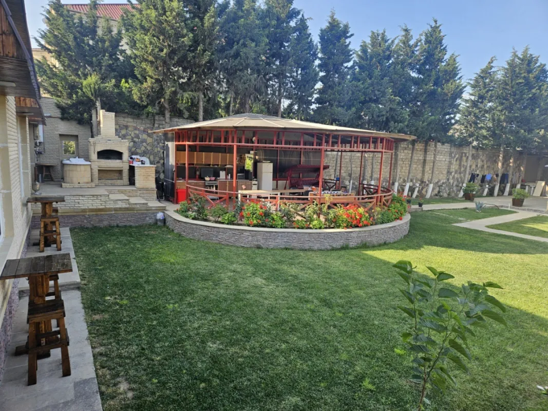 Satılır 8 otaqlı həyət evi 414 m²