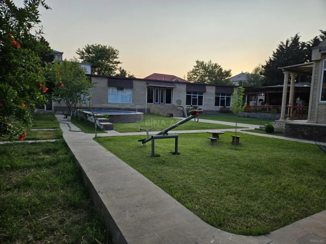 Satılır 8 otaqlı həyət evi 414 m²