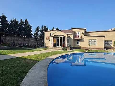 Satılır 8 otaqlı həyət evi 414 m²