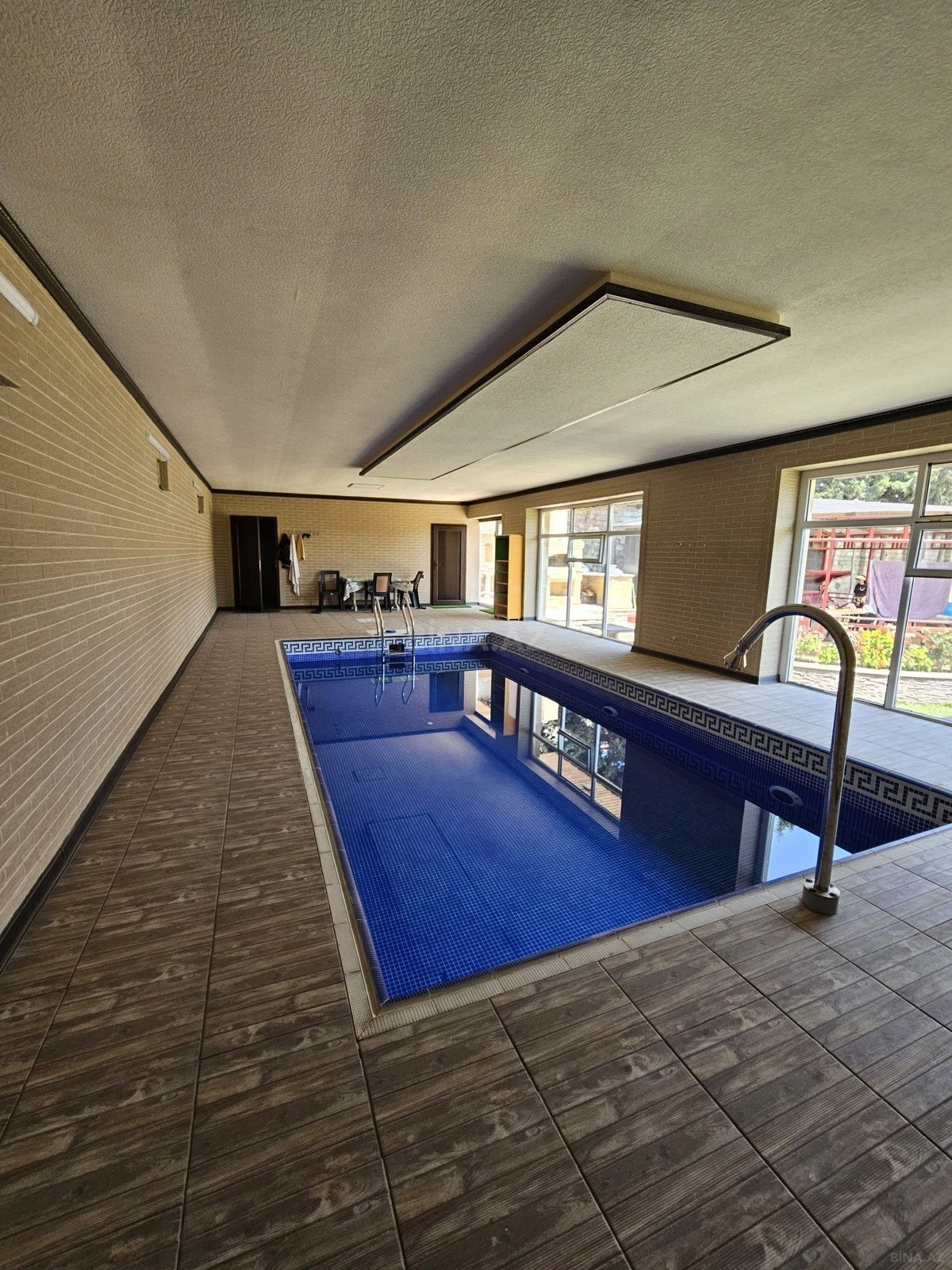 Satılır 8 otaqlı həyət evi 414 m²