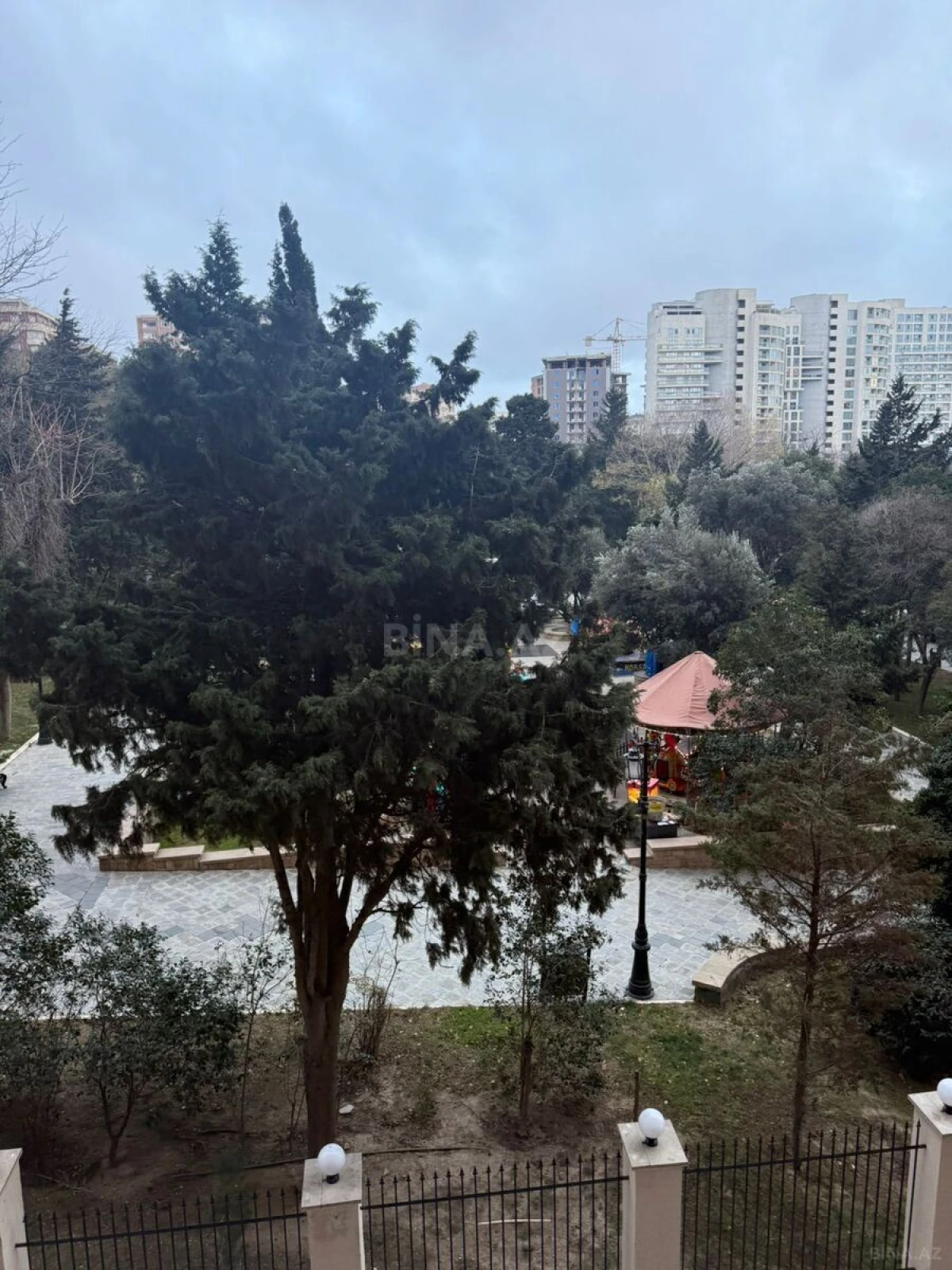 Kirayə verilir 4 otaqlı mənzil 153 m²