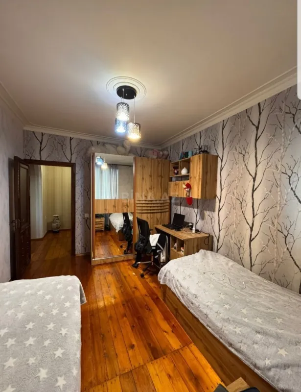 Satılır 4 otaqlı mənzil 110 m²