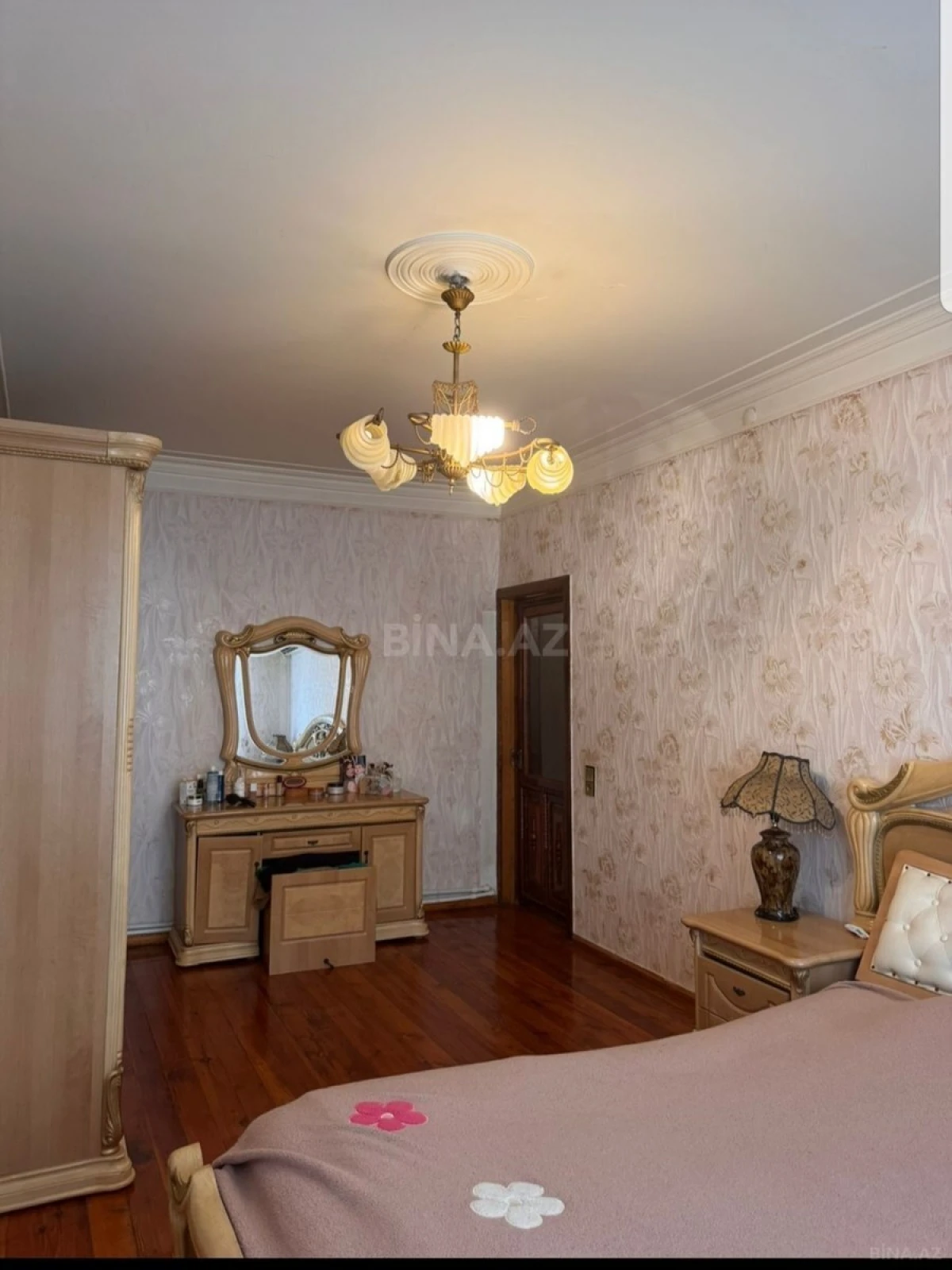 Satılır 4 otaqlı mənzil 110 m²