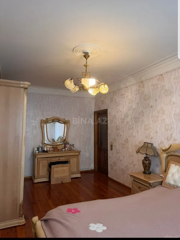 Satılır 4 otaqlı mənzil 110 m²