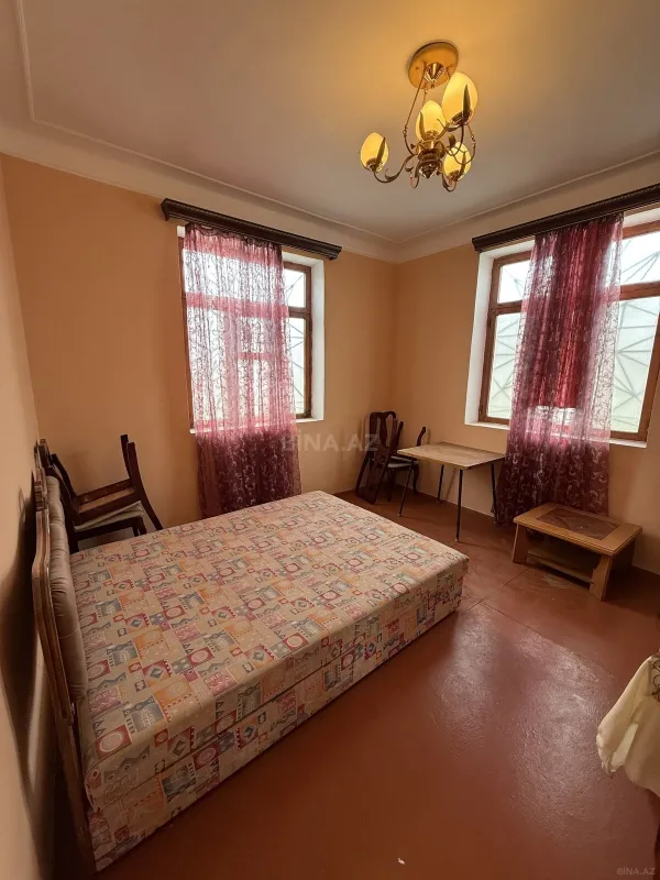 Satılır 7 otaqlı həyət evi 250 m²