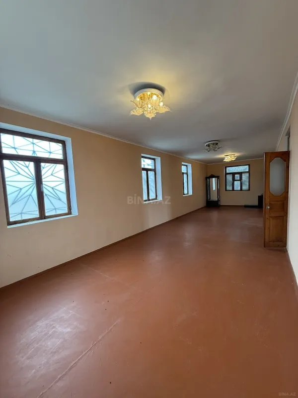 Satılır 7 otaqlı həyət evi 250 m²