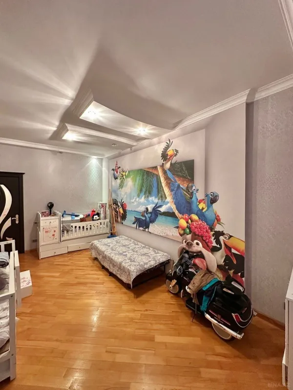 Satılır 3 otaqlı mənzil 139 m²