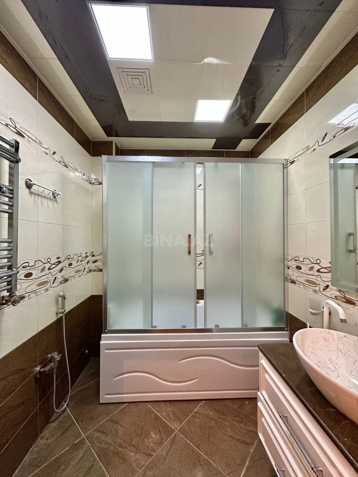 Satılır 3 otaqlı mənzil 139 m²