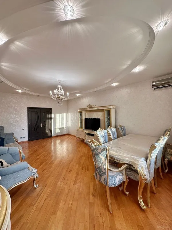Satılır 3 otaqlı mənzil 139 m²