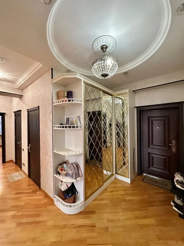 Satılır 3 otaqlı mənzil 139 m²