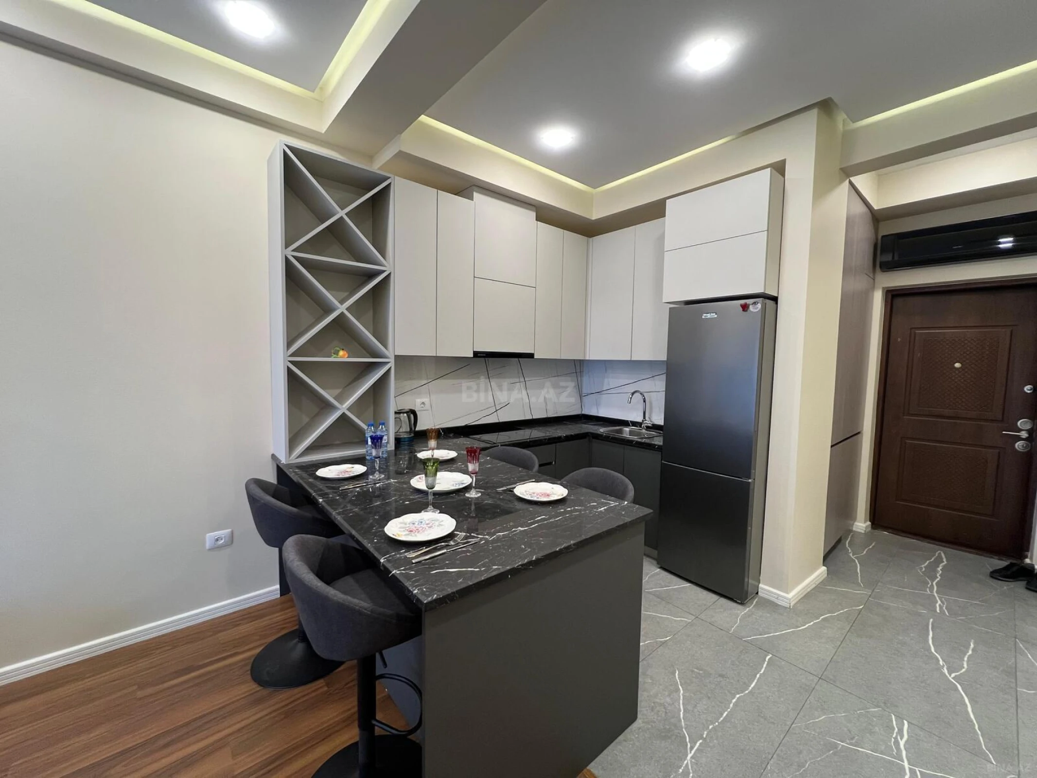 Kirayə verilir 2 otaqlı mənzil 65 m²