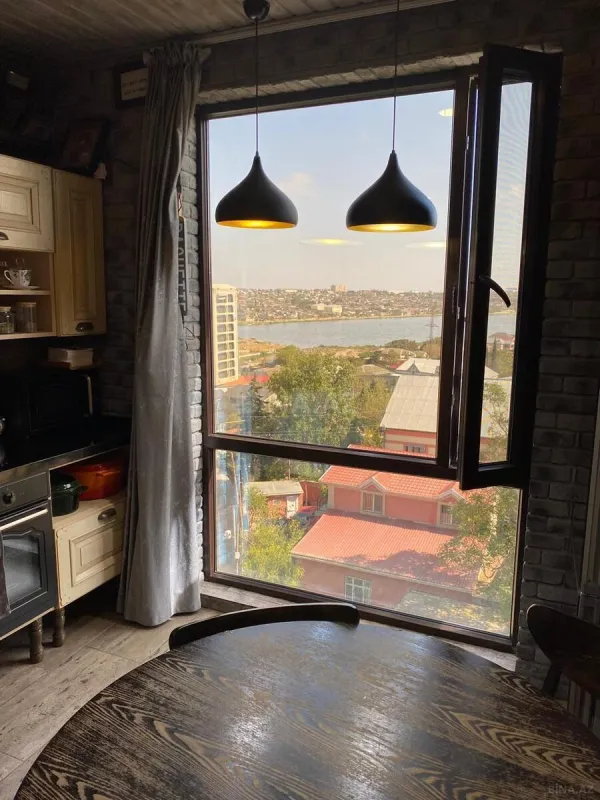 Satılır 4 otaqlı mənzil 105 m²