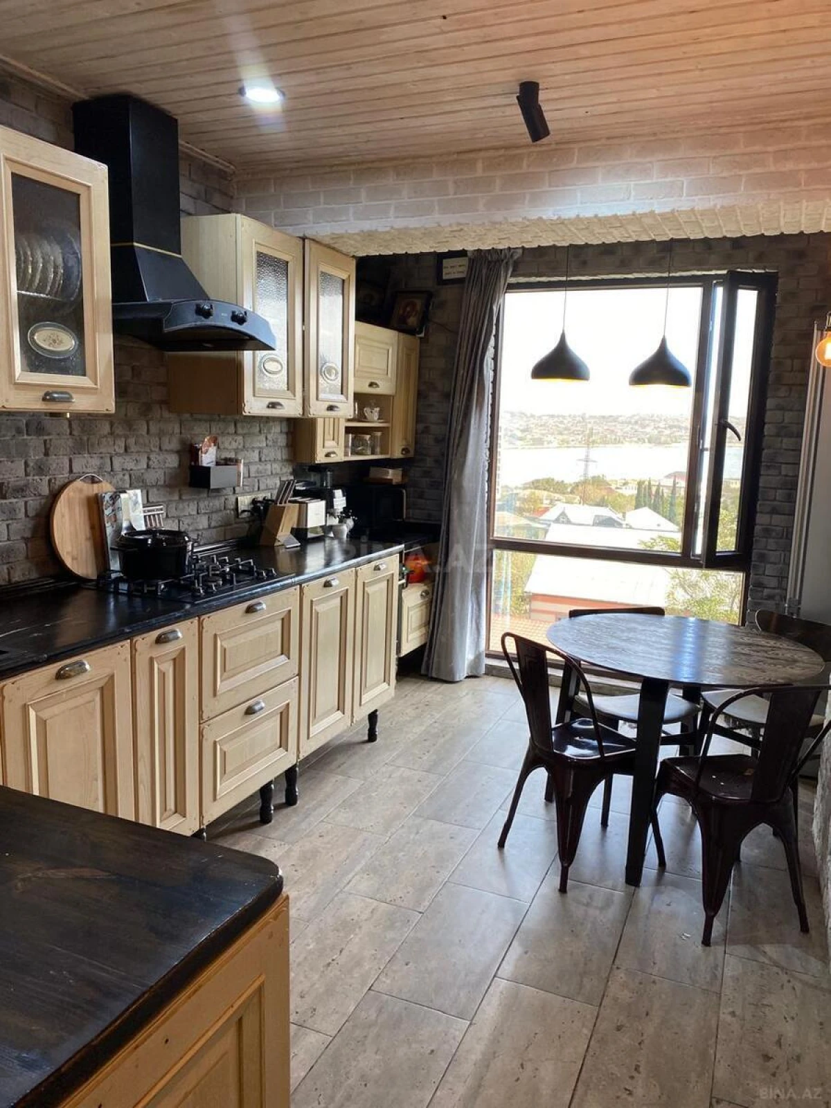 Satılır 4 otaqlı mənzil 105 m²