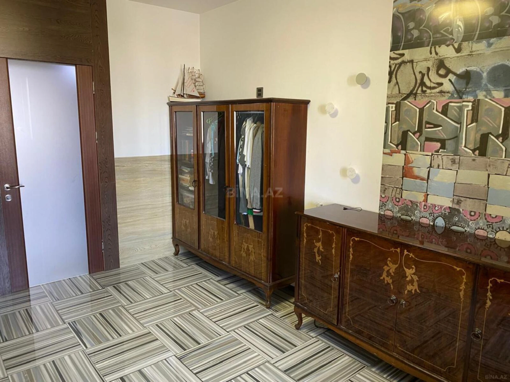 Satılır 4 otaqlı mənzil 105 m²